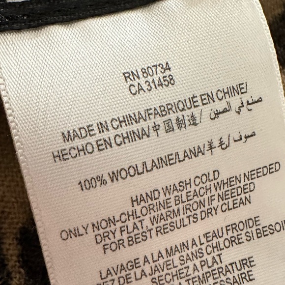 100% Wool BCBG Leopard 🐆 Crop sweater 🤎 - Picture 4 of 5